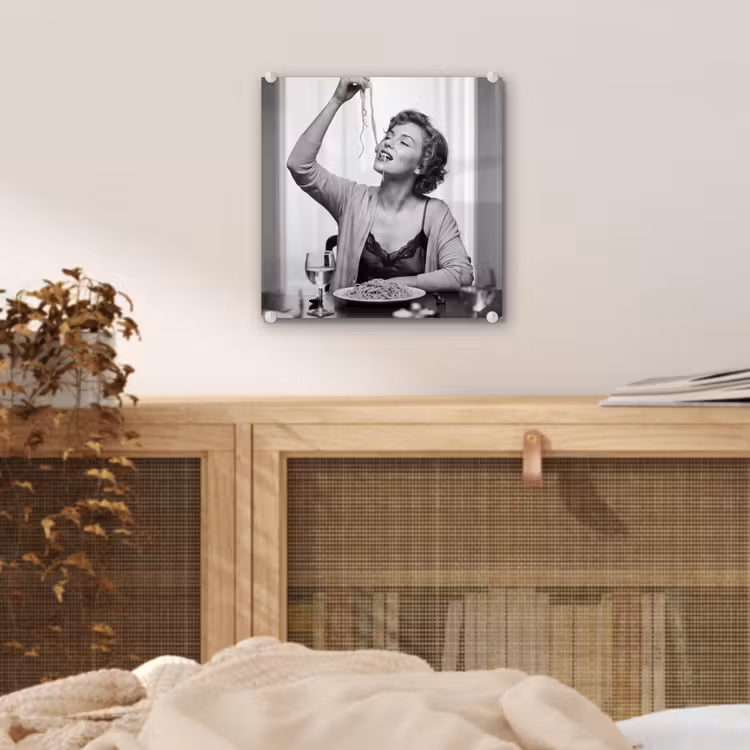 Vrouw - Spaghetti - Zwart - Wit plexiglas 5mm klein -sfeer4
