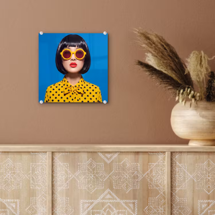 Vrouw - Zonnebril - Pop Art - Portret - Geel plexiglas 5mm klein -sfeer5