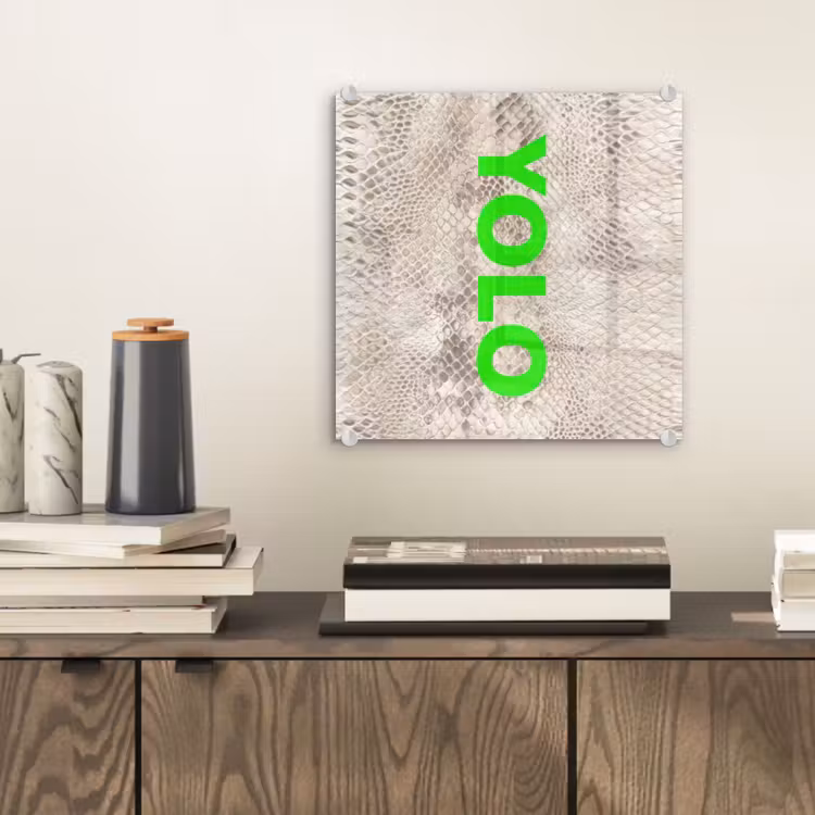 YOLO - Groen - Neon - Slangenprnt plexiglas 5mm klein -sfeer1