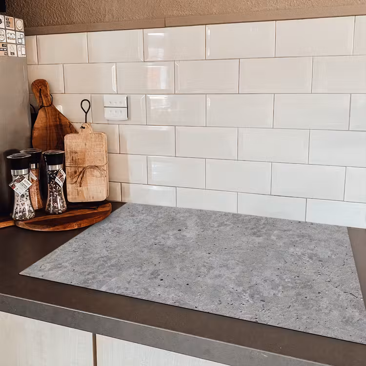 Beton - Leisteen - Grijs - Betonstructuur Inductie beschermer vinyl 3mm klein -sfeer3