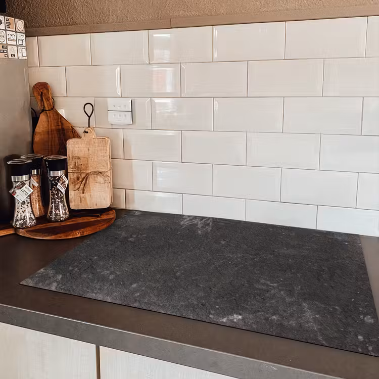 Beton - Muur - Zwart - Vintage - Industrieel Inductie beschermer vinyl 3mm klein -sfeer3