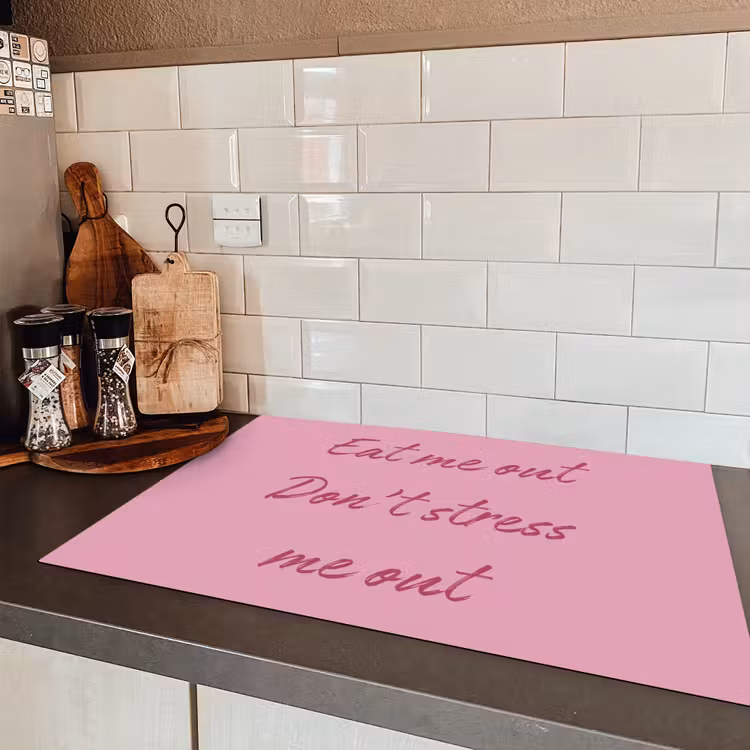 Eat me out don't stress me out - Roze - Handgeschreven Inductie beschermer vinyl 3mm klein -sfeer3