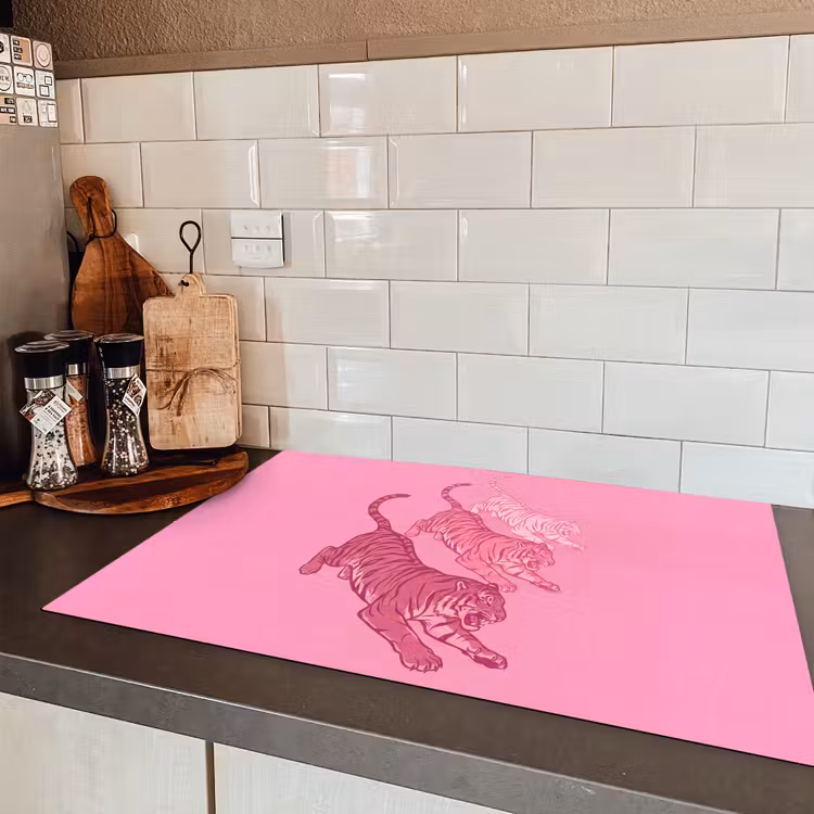 Kat - Springend - Dieren - Roze - Modern Inductie beschermer vinyl 3mm klein -sfeer3