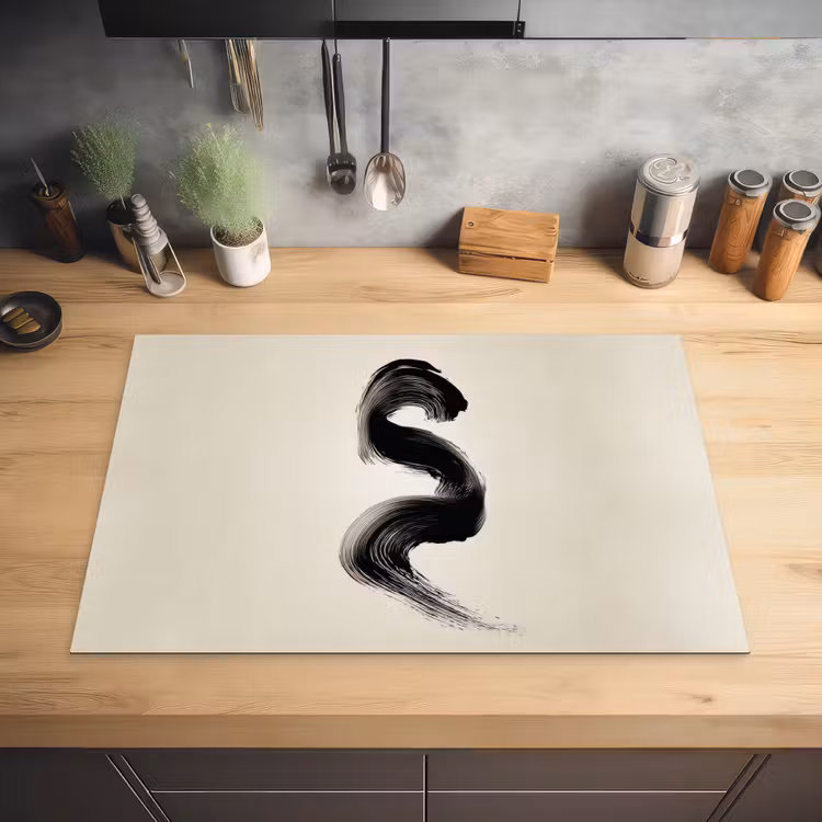 Penseelstreek - Zwart - Minimalistisch Inductie beschermer vinyl 3mm klein -sfeer5