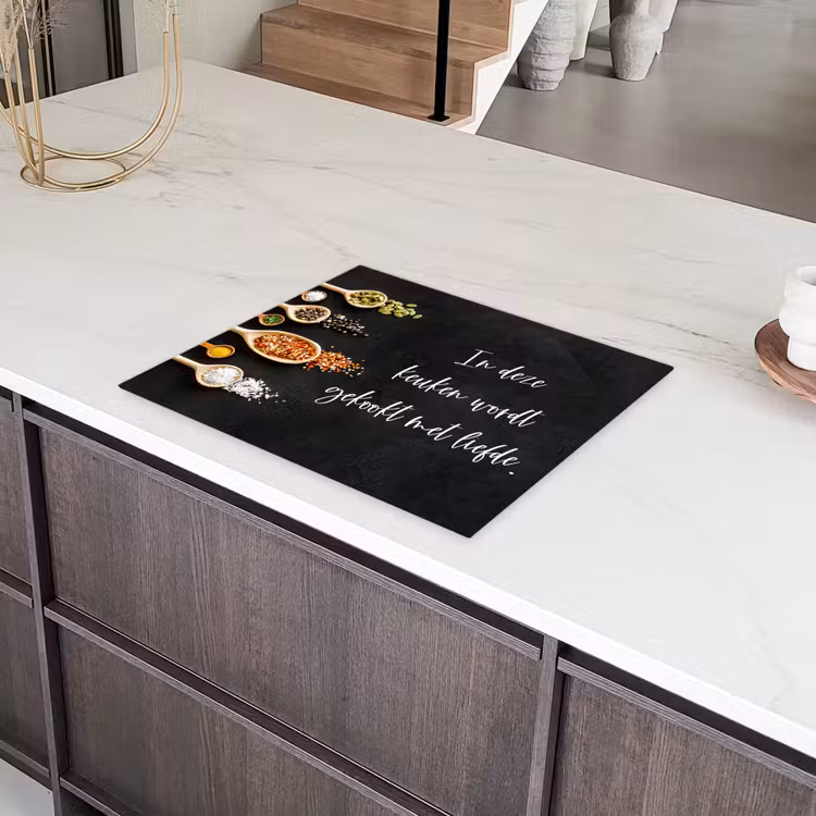 Quotes - Keuken - Spreuken - In deze keuken wordt gekookt met liefde - Liefde Inductie beschermer vinyl 3mm groot -sfeer8