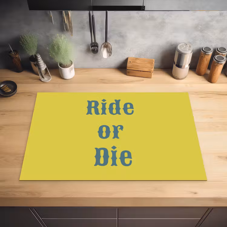 Ride or die - Geel - Blauw Inductie beschermer vinyl 3mm klein -sfeer5
