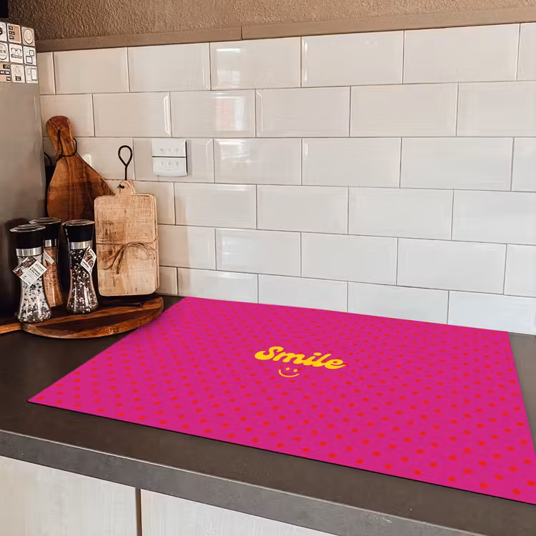 Smile - Stippen - Geel - Smiley - Roze Inductie beschermer vinyl 3mm klein -sfeer3