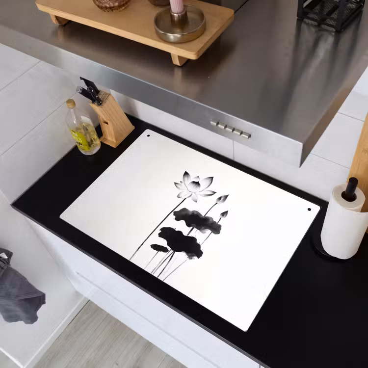 Bladeren - Zwart - Lotusbloem - Minimalitisch Inductie beschemer met haakjes klein -sfeer1