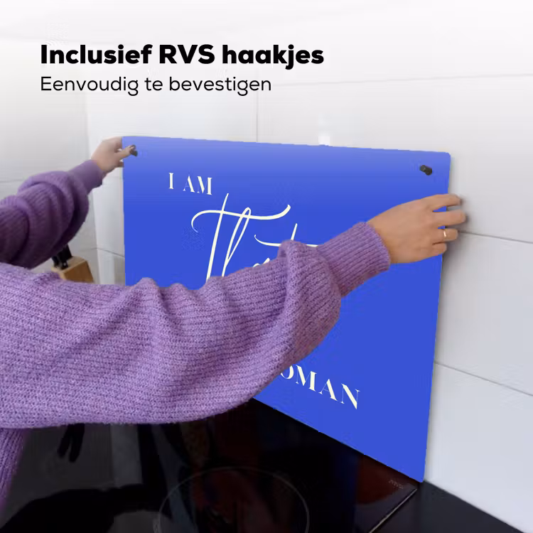 Blauw - I am that woman - Sierlijk - Minimalistisch Inductie beschemer met haakjes klein -ky-ophangen-nl