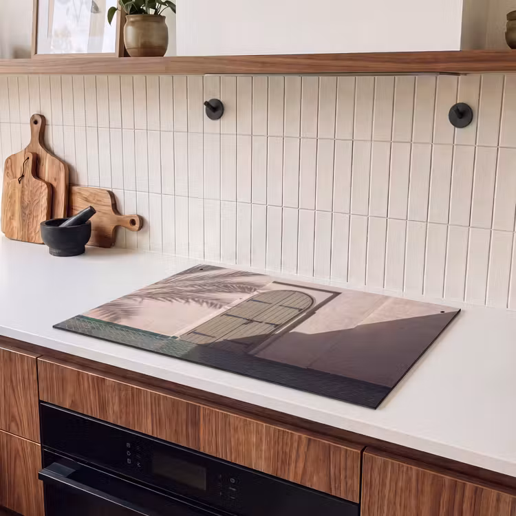 Deur - Hout - Architectuur - Groen - Rustiek Inductie beschemer met haakjes klein -sfeer1