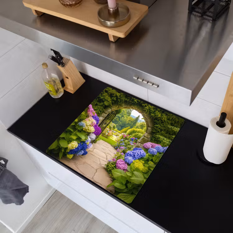 Doorkijk - Poort - Hortensia - Bloementuin Inductie beschemer met haakjes middel -sfeer1