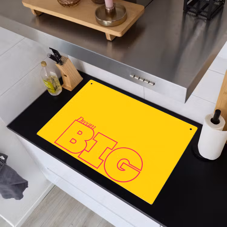 Dream big - Geel - Grafisch Inductie beschemer met haakjes klein -sfeer1