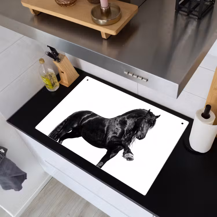 Fries - Hengst - Modern Inductie beschemer met haakjes klein -sfeer1