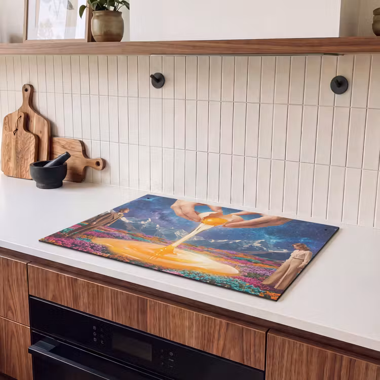 Inductiebeschermer & spatscherm (2in1) - Handen - Ei - Surrealisme - Handen - Ei - Surrealisme Inductie beschemer met haakjes klein