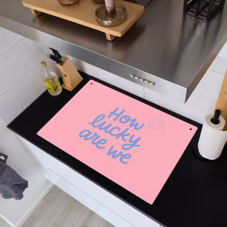 How lucky are we - Klavervier - Roze - Blauw Inductie beschemer met haakjes klein -sfeer1