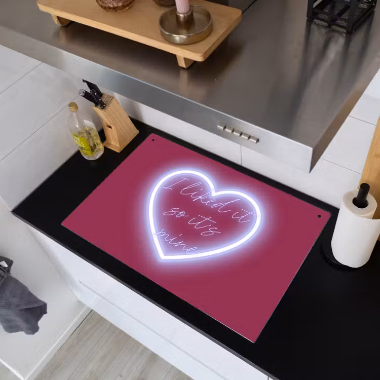 I liked it so it's mine - Neon hart - Roze Inductie beschemer met haakjes klein -sfeer1