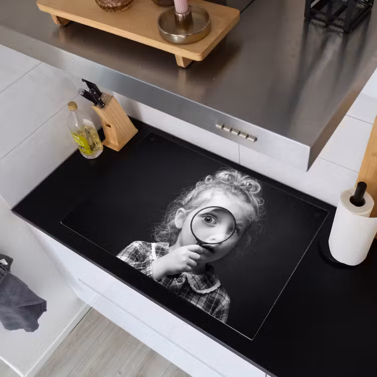 Kind - Vergrootglas - Portret - Zwart-wit Inductie beschemer met haakjes klein -sfeer1