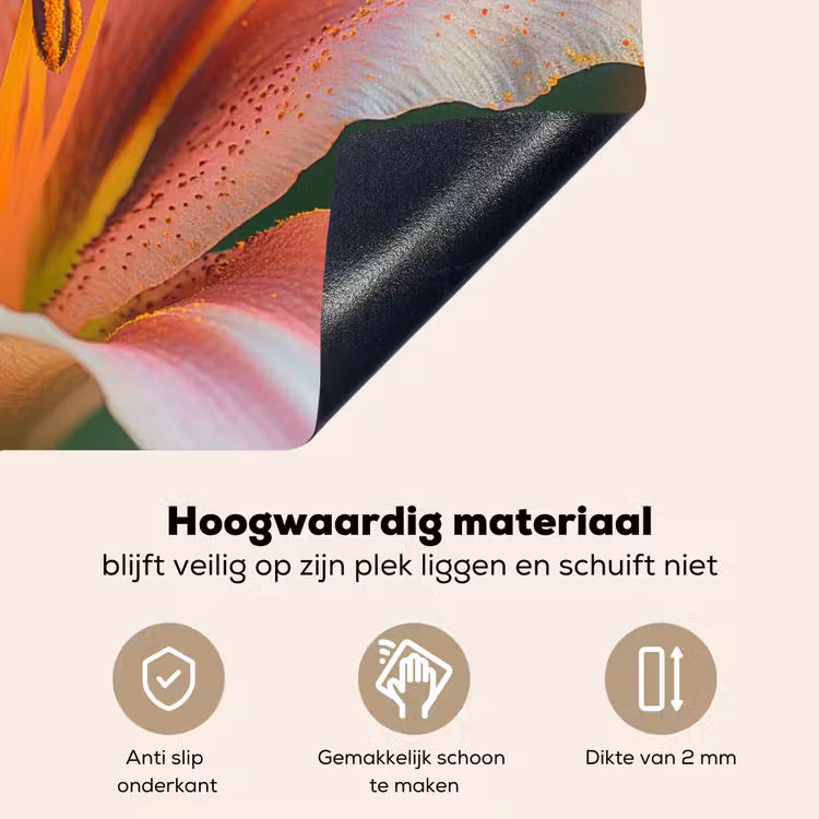 Lelie - Close up - Lichtroze Inductie beschemer met haakjes klein -ky-onderkant-nl