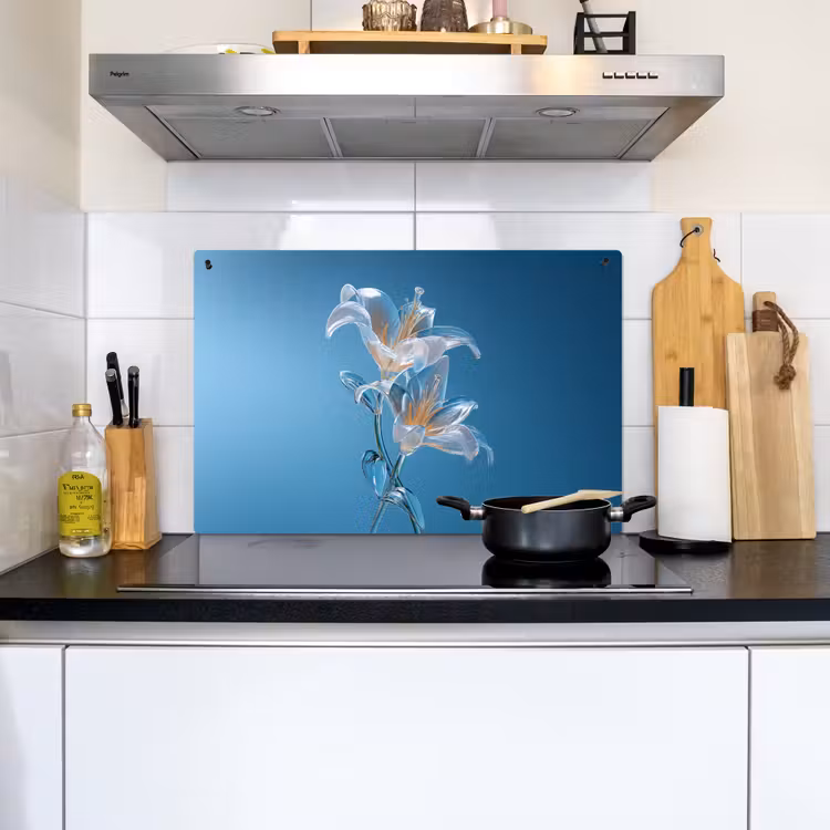 Lelies - Blauw - Glazen Inductie beschemer met haakjes klein -sfeer2