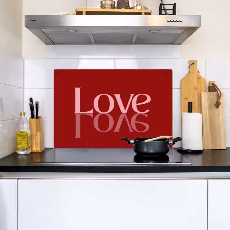 Love - Spiegeling - Rood Inductie beschemer met haakjes klein -sfeer2