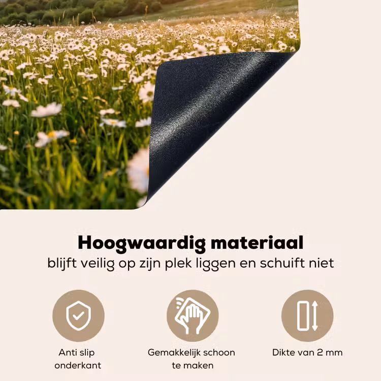 Madelief - Veld - Heuvels - Groen Inductie beschemer met haakjes klein -ky-onderkant-nl