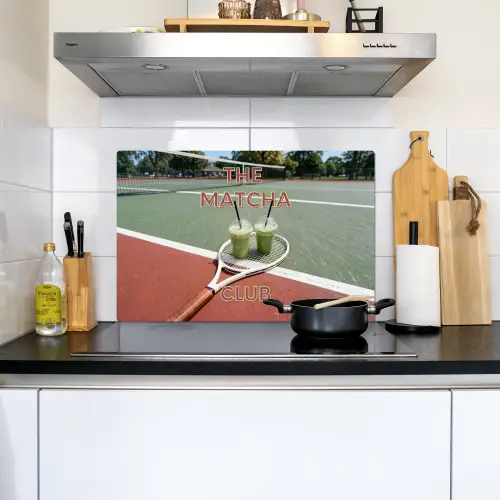 Matcha Club - Tennis - Matcha Inductie beschemer met haakjes klein -sfeer2