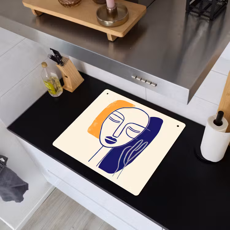 Minimalistisch - Gezicht - Hand - Oranje - Blauw Inductie beschemer met haakjes middel -sfeer1