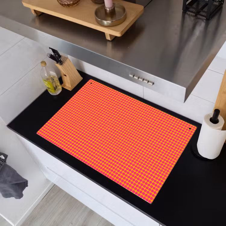 Modern - Stippen - Oranje Inductie beschemer met haakjes klein 777 -sfeer1