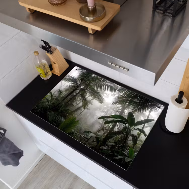 Natuur - Jungle - Mist - Groen - Bladeren Inductie beschemer met haakjes klein -sfeer1