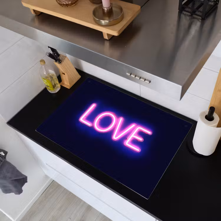 Neon - Love - Valentijn Inductie beschemer met haakjes klein -sfeer1
