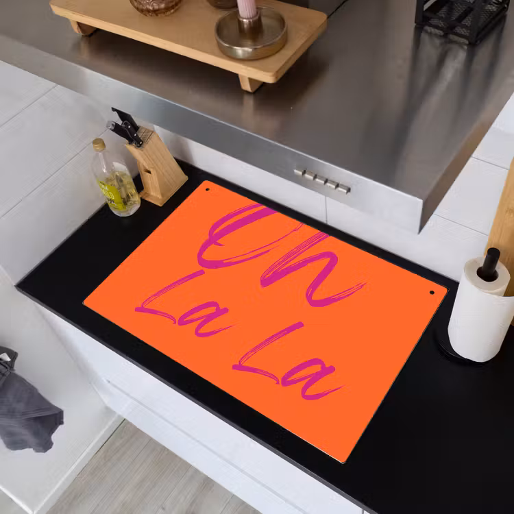 Oh la la - Oranje - Roze - Grafisch Inductie beschemer met haakjes klein -sfeer1