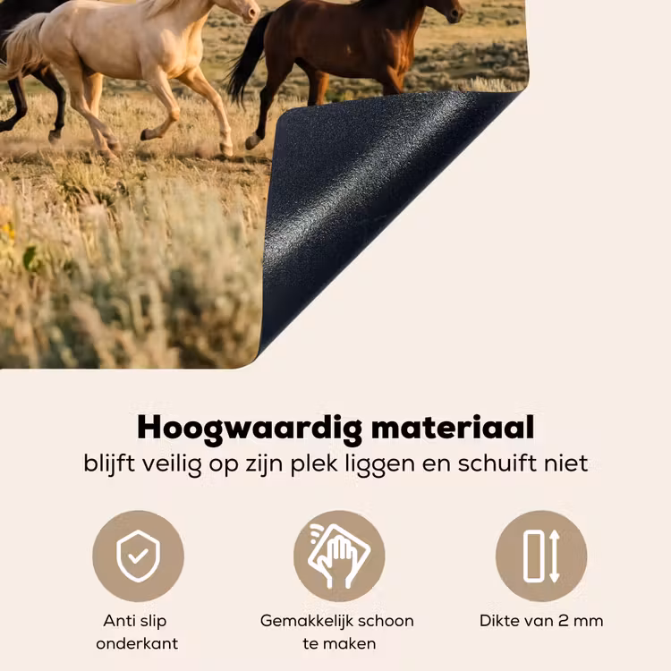Paarden - Kudde - Bergen - Vrijheid - Wild Inductie beschemer met haakjes klein -ky-onderkant-nl