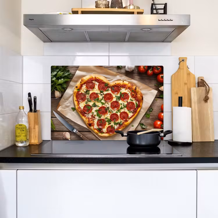 Pizza - Hart - Pepperoni - Tomaat Inductie beschemer met haakjes klein -sfeer2