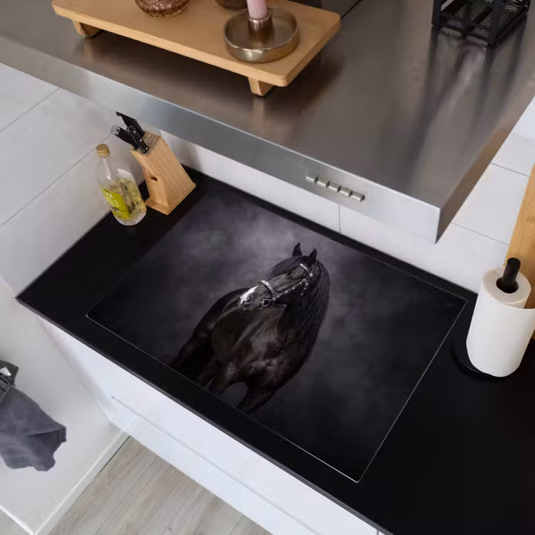 Portret - Paard - Zwart Inductie beschemer met haakjes klein -sfeer1