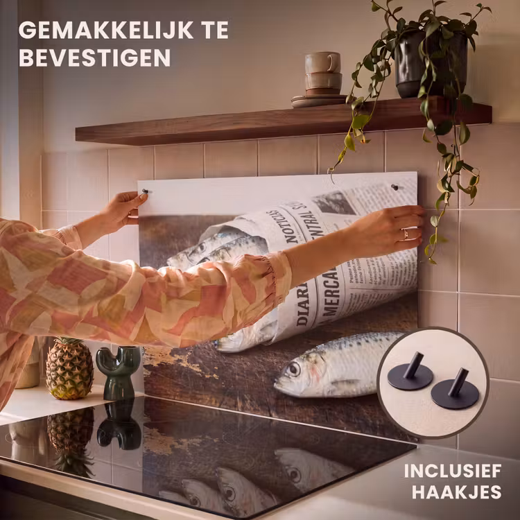 Inductiebeschermer & spatscherm (2in1) - Sardientje - krant - snijplank - Sardientje - krant - snijplank Inductie beschemer met haakjes klein