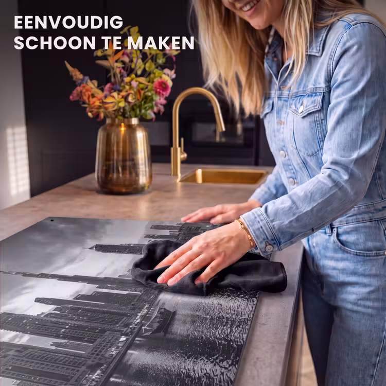 Stad - Skyline - Architectuur - Avond - Zwart-wit Inductie beschemer met haakjes klein -ky-schoon-nl