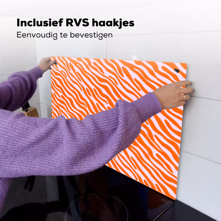 Strepen - Dynamisch - Oranje Inductie beschemer met haakjes klein 777 -ky-ophangen-nl