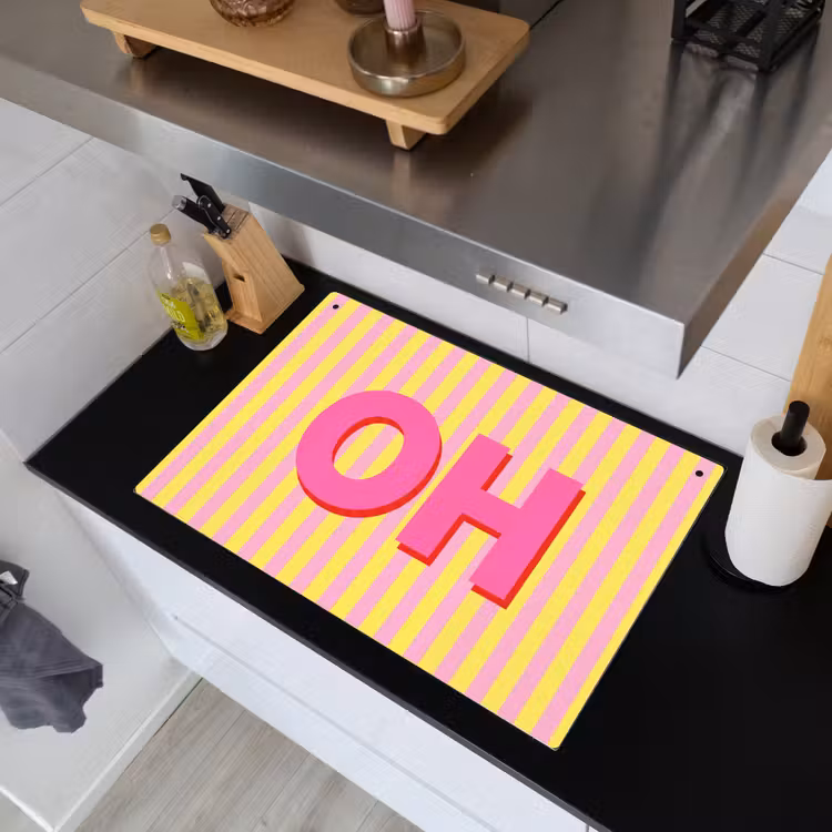 Tekst - Strepen - Roze Inductie beschemer met haakjes klein -sfeer1