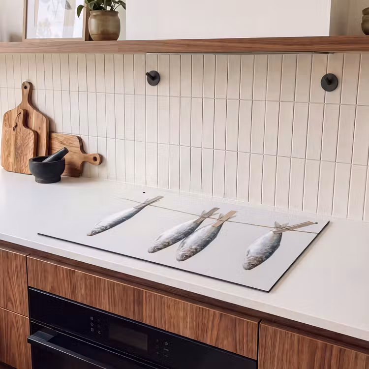 Inductiebeschermer & spatscherm (2in1) - Vis - Hangend - Eten - Vis - Hangend - Eten Inductie beschemer met haakjes klein