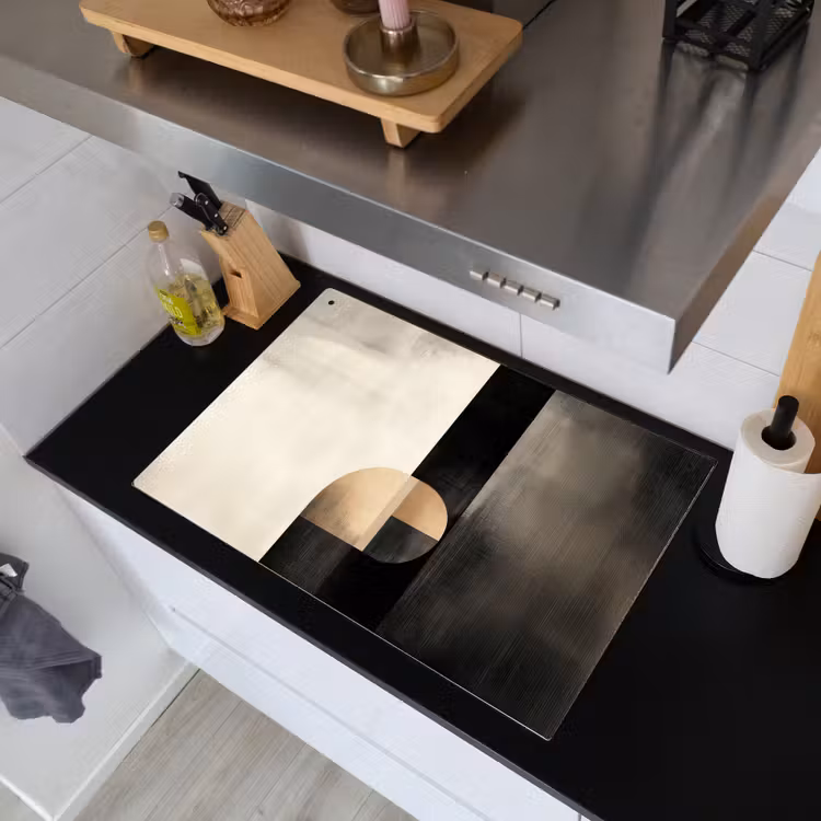 Vormen - Modern - Zwart Inductie beschemer met haakjes klein -sfeer1