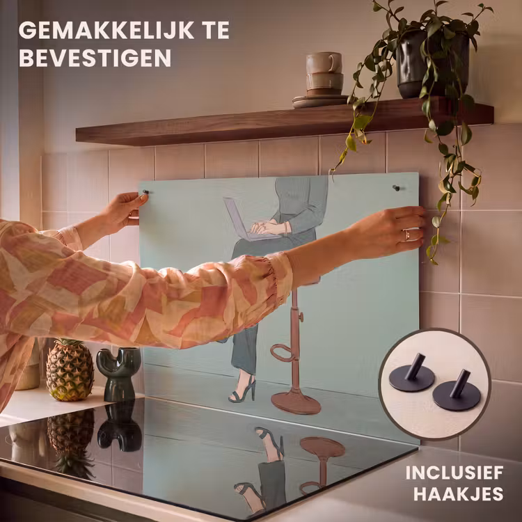 Vrouw - Laptop - Zittend - Illustratie - Groen Inductie beschemer met haakjes klein -ky-ophangen-nl