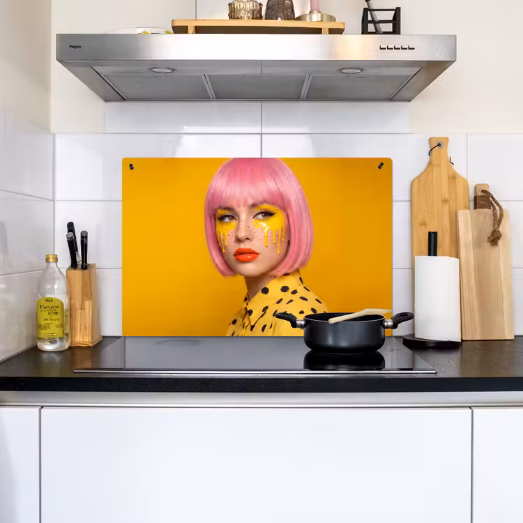 Vrouw - Portret - Abstract - Kleurrijk - Geel Inductie beschemer met haakjes klein -sfeer2