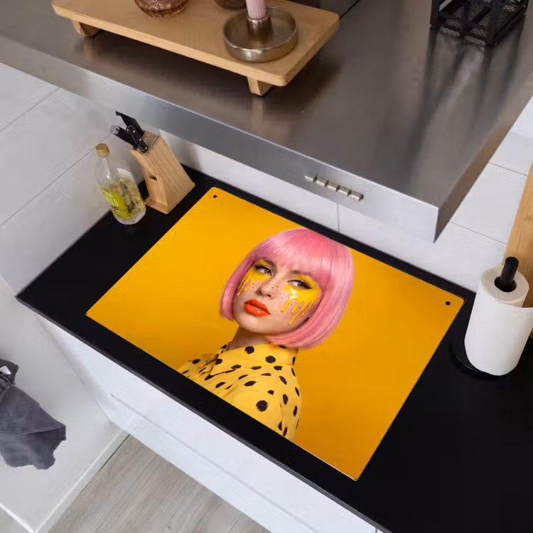 Vrouw - Portret - Abstract - Kleurrijk - Geel Inductie beschemer met haakjes klein -sfeer1