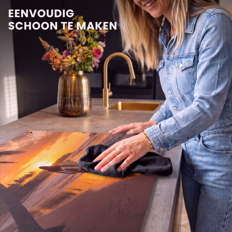 Vrouw - Surfplank - Strand - Zonsondergang - Oranje Inductie beschemer met haakjes klein -ky-schoon-nl