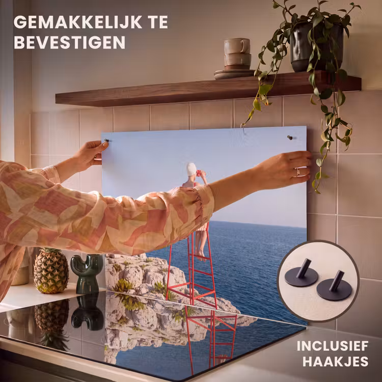 Vrouw - Zee - Kust - Verrekijker - Rood Inductie beschemer met haakjes klein -ky-ophangen-nl