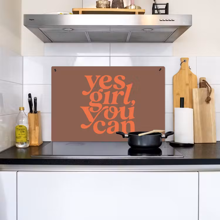 Yes girl you can - Oranje - Bruin Inductie beschemer met haakjes klein -sfeer2