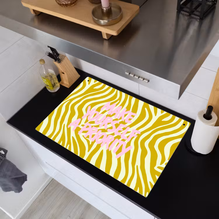 Zebraprint - Priority - Roze Inductie beschemer met haakjes klein -sfeer1