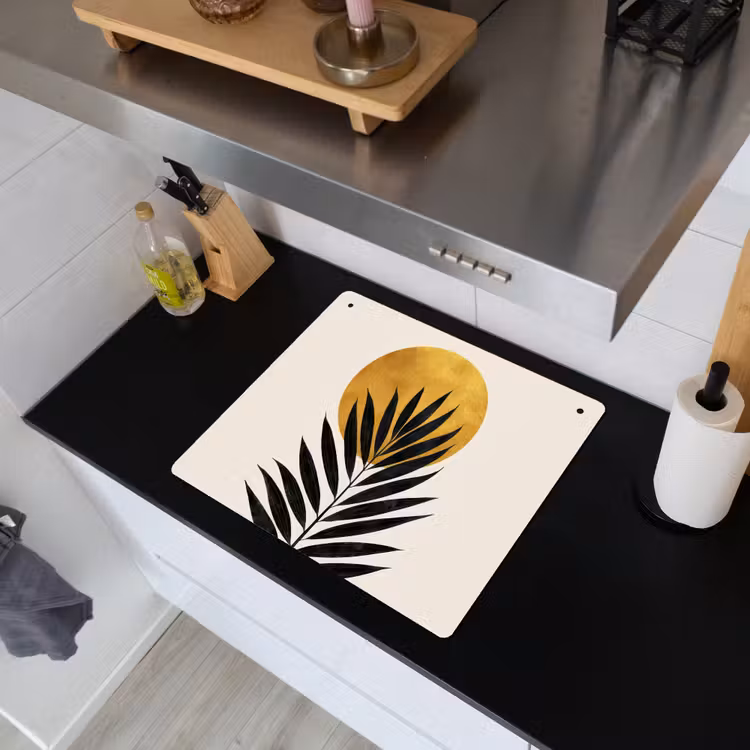 Zwart palmblad - Gouden cirkel - Beige achtergrond Inductie beschemer met haakjes middel -sfeer1