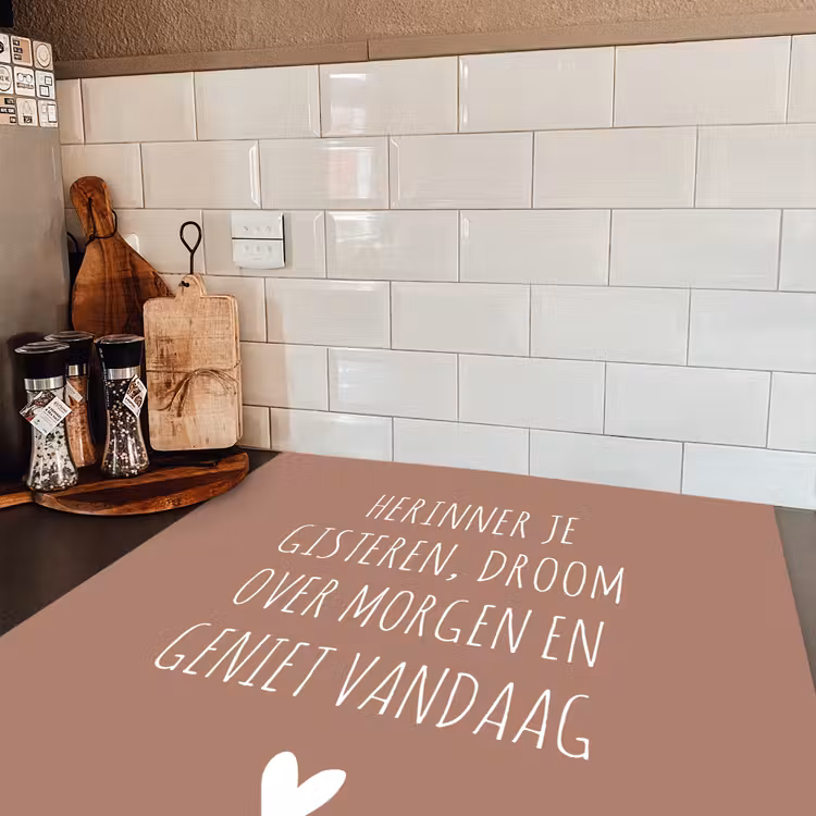 Spreuken - Herinner je gisteren droom over morgen en geniet vandaag - Quotes Inductie beschermer vinyl 3mm middel -sfeer3