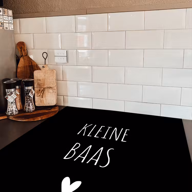 Spreuken - Kleine baas - Quotes Inductie beschermer vinyl 3mm middel -sfeer3